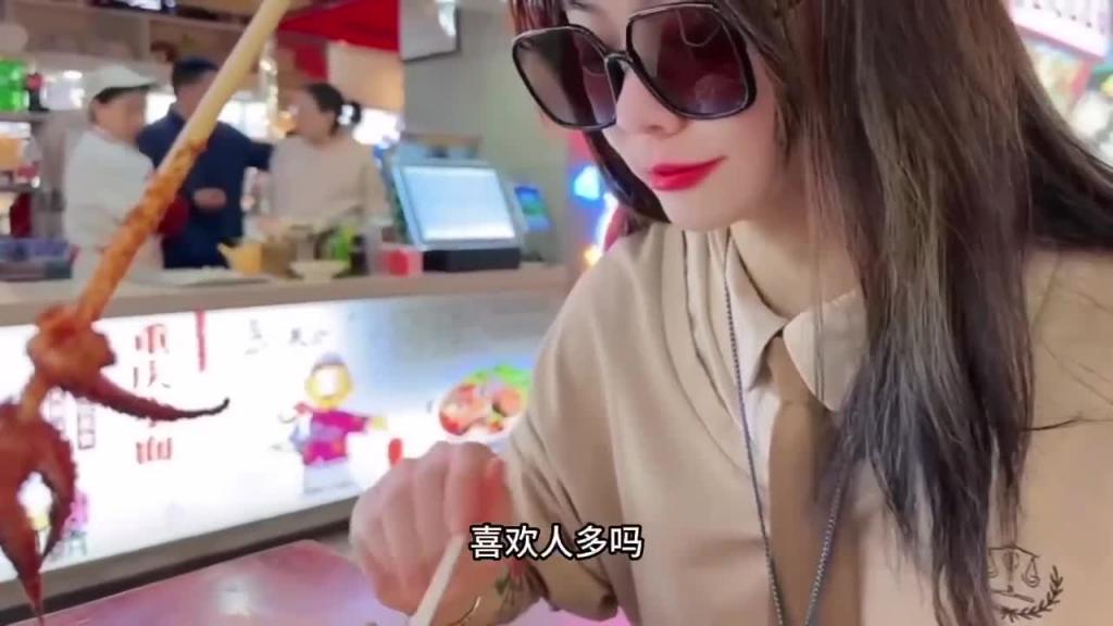 【重庆大骚逼】约炮重庆骚货全记录对话记录在街上就露出太会了 预览截图 3
