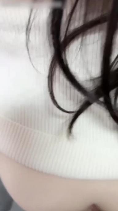 真实姐弟乱伦 把姐姐按在厕所后入 预览截图 6