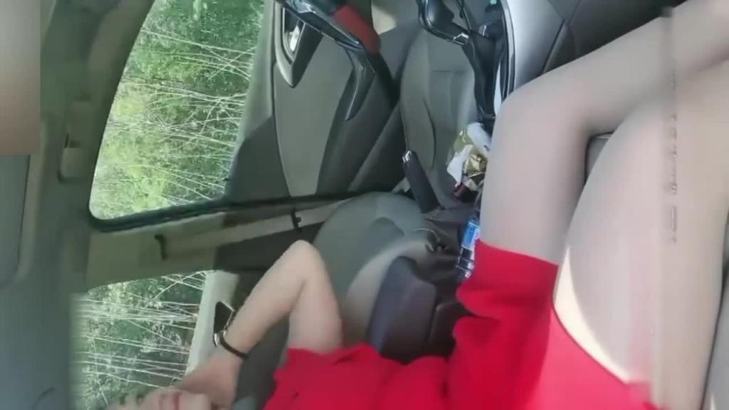 (福利)青岛女婿老婆怀孕和巨乳岳母乱伦满足女婿要求车内乱伦内射 预览截图 3