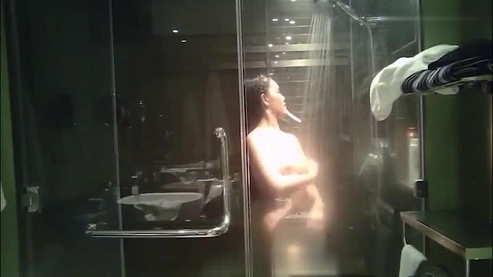 浴室偷拍极品巨乳,肉球美乳画,超养眼 预览截图 6