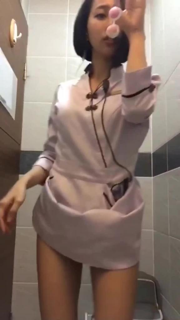 饭店美女经理被调教上班时间逼里塞跳蛋还要拿出来尝尝 预览截图 8
