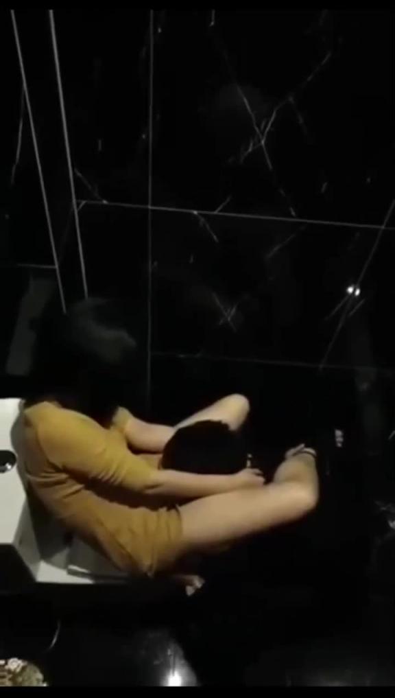 厕所啪啪翻车精选,中学生厕所泄欲 预览截图 12