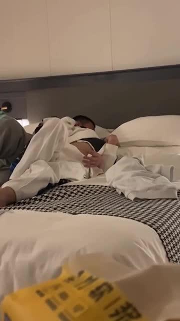 成都私教圈泄密,渣男骗女学员开房互相交换学员 预览截图 7