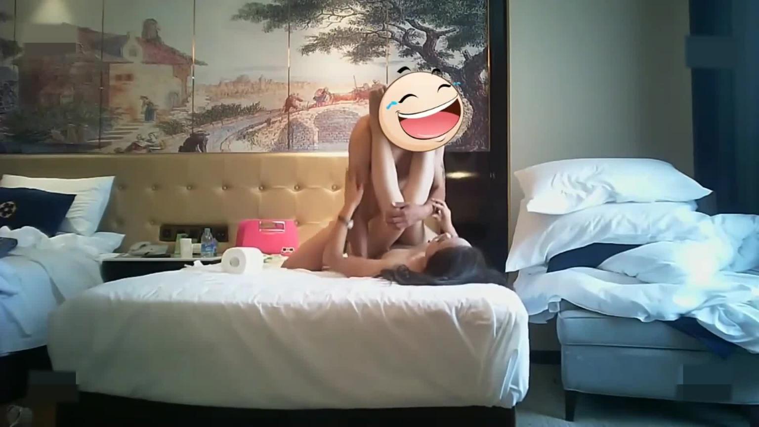 双飞大姐妹!你表妹身材还可以!比你骚一些啊 预览截图 4