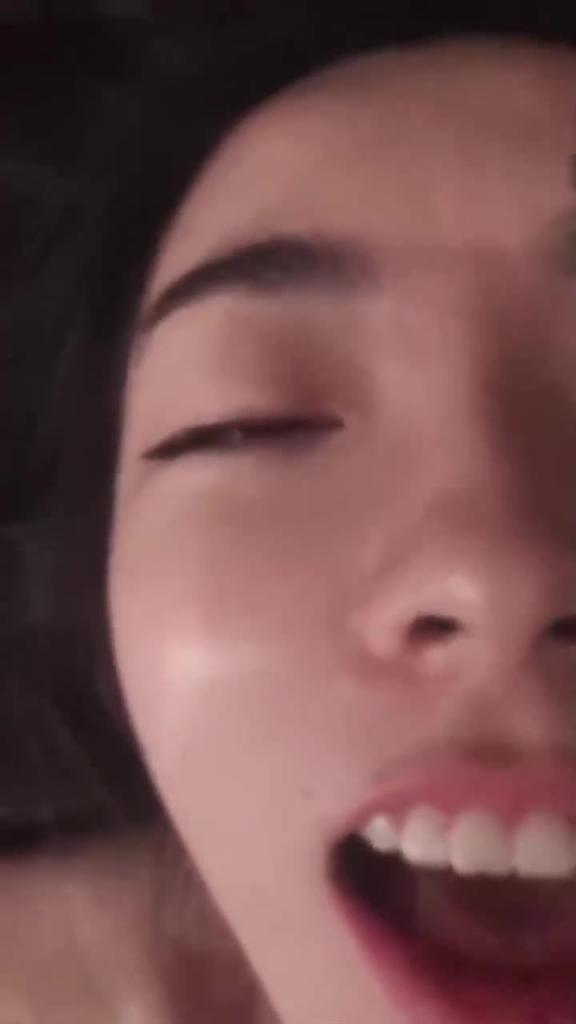 传媒播音系学生妹被土豪调教变成母,扇脸,口交深喉,让学生妹喝尿 预览截图 6