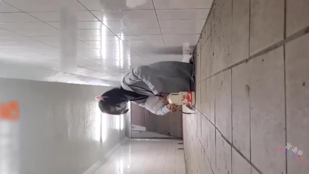 【00后最强喷射萝莉】当街灌肠潮喷,调教肛塞束缚潮喷漏尿,高潮颤挛抽搐,现在年轻人玩的都这么奔放了吗? 预览截图 11