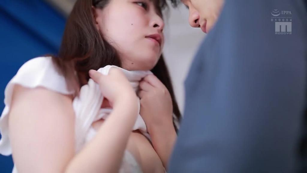 搬来隔壁的邻居居然是女主播! 与妻子在倦怠期中搞起可爱的砲友关系… 成田紬 MIAA-382 预览截图 6