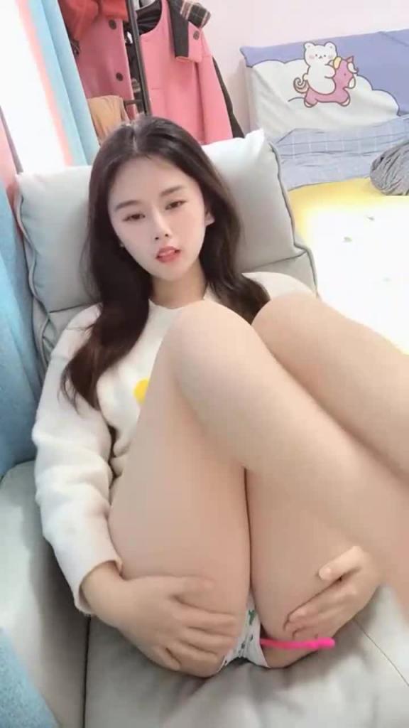 长相甜美的女神级别国产妹子,跳蛋自慰,毛毛原生态,跳蛋上都是水,这逼粉嫩如初,刺激阴蒂喷尿 预览截图 6