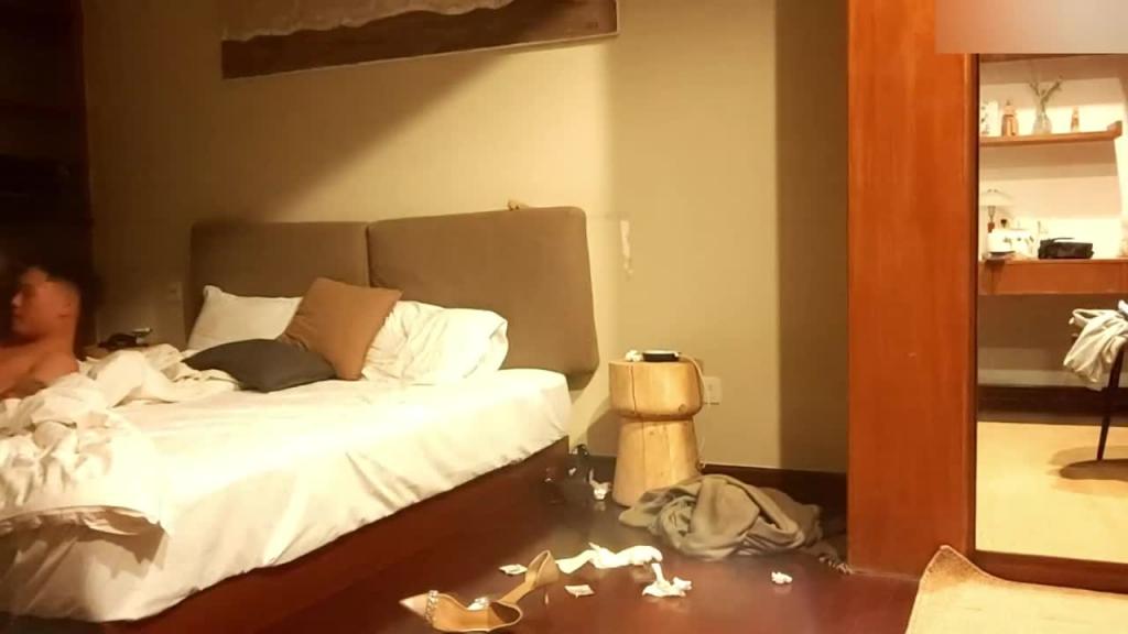 (福利)三对夫妻KTV喝酒唱歌换妻6P乱交打牌玩游戏酒店群Р偷操人妻菊花 预览截图 7
