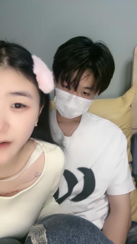 新人下海颜值美女!和小奶狗炮友操逼!主动翘起屁股,掰穴求操,不会调情比较干,搞不进去美女指导 预览截图 2