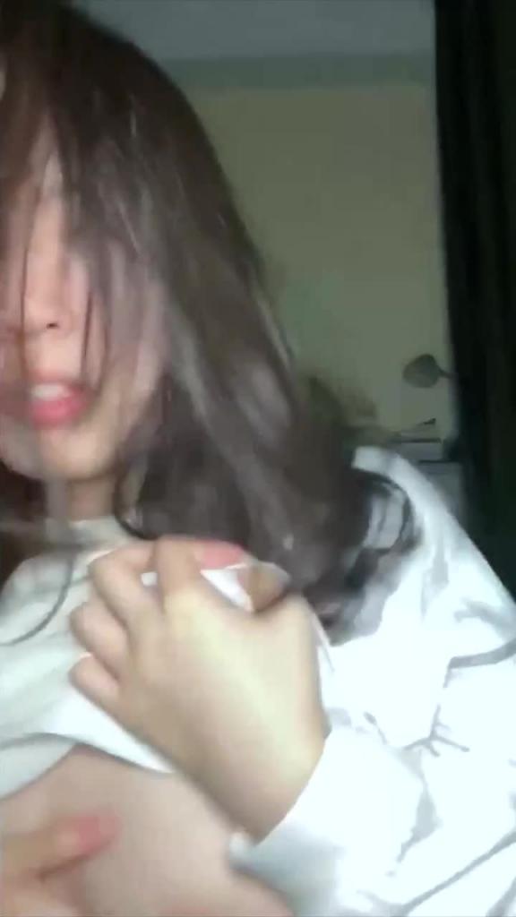 大二清纯校花被男友调教成小母狗 预览截图 4