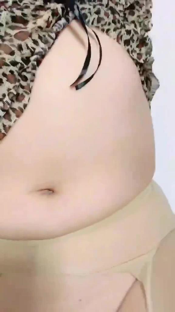 小畜生和妈妈乱伦被外婆发现，把60岁巨乳外婆也给草了拖下水 外婆奶子都下垂了 预览截图 6