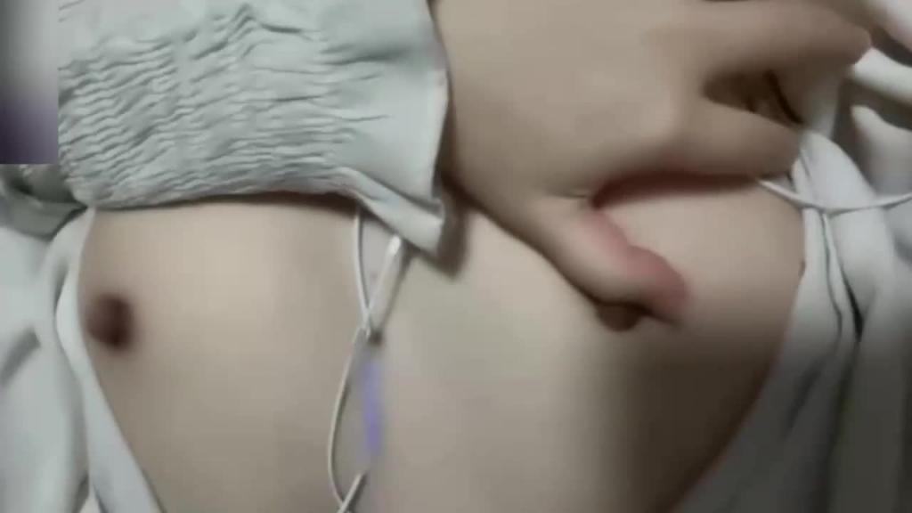 『抖音『欣梦然』甜美女大学生和榜—大哥1v1视频流出!猎奇 预览截图 9