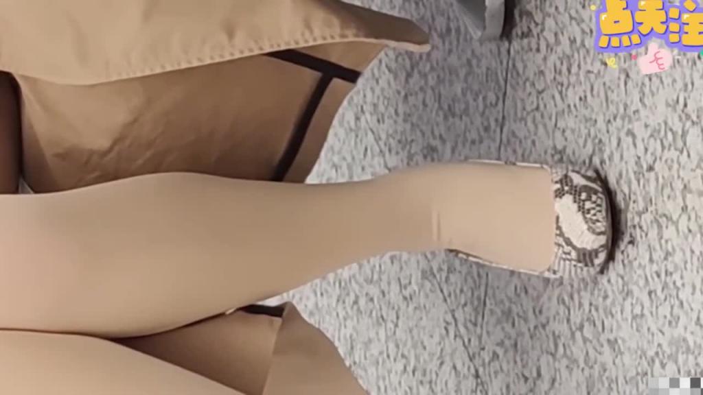 福利-精选 硬核偷拍 火车站偷拍丝袜美少妇 预览截图 5
