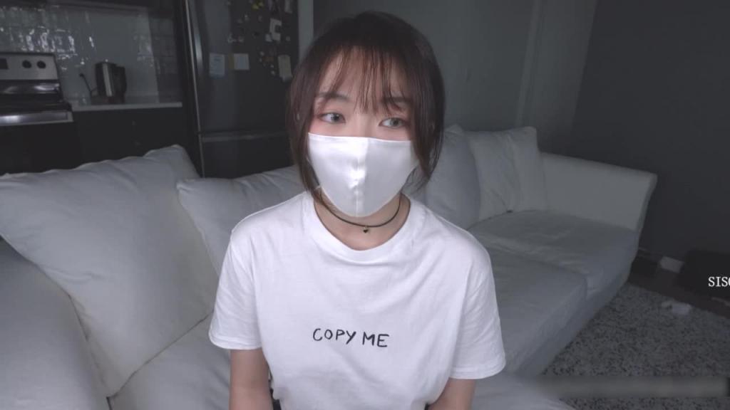[HongKongDoll]白色JK制服后入，爆操肥美嫩穴从沙发干到厨房 预览截图 4