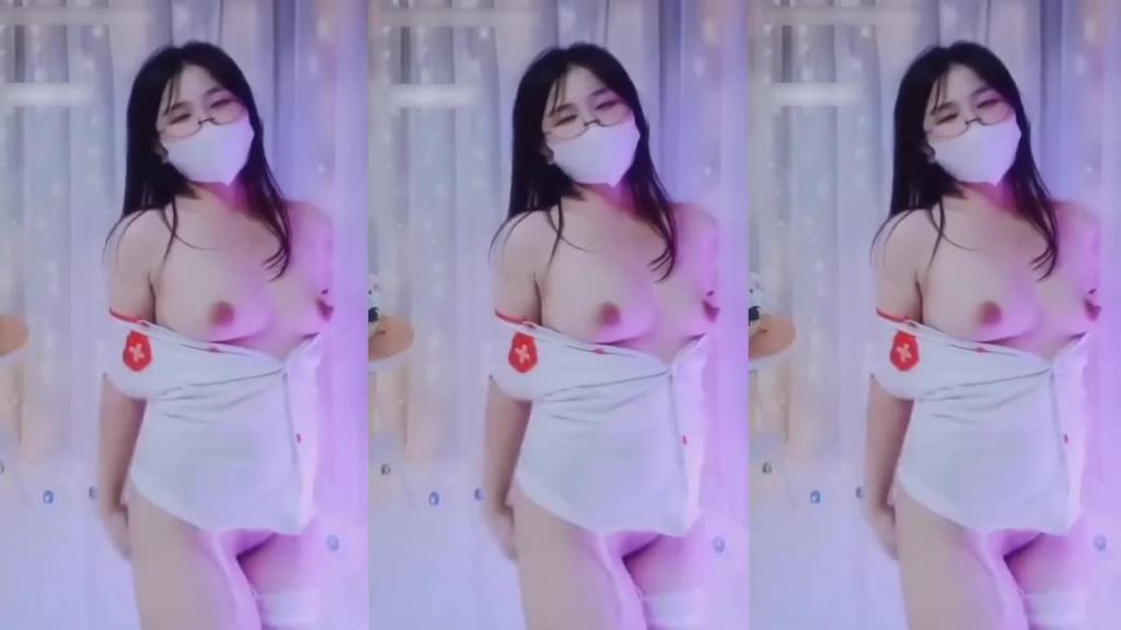 快手主播大桃子姐姐最新土豪定制大尺度制服 预览截图 2