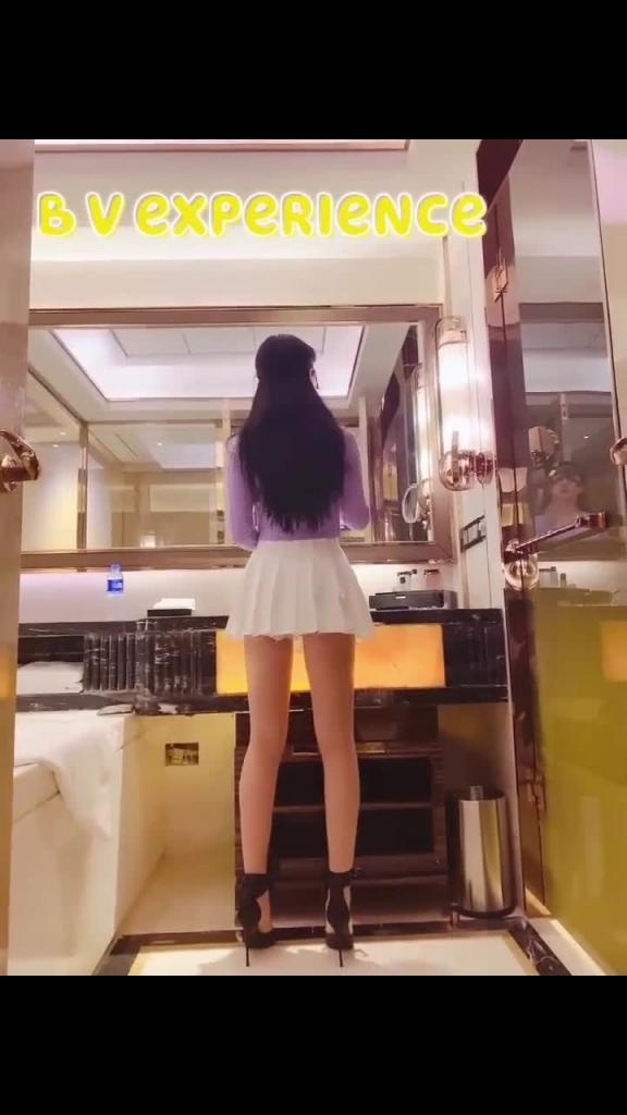 清纯白色JK淫荡痴女越好看的女人越骚 丝袜塞穴里表情超享受 -Vivian姐 预览截图 1