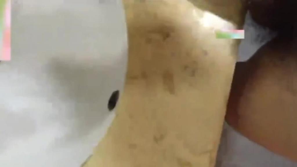 东北180W粉丝网红黑料被扒！赵梓婷和精神小伙做爱！ 预览截图 3