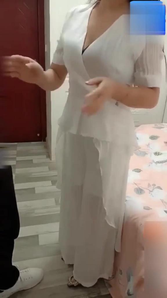 家庭聚会弟弟喝多了把嫂子强奸了 预览截图 1
