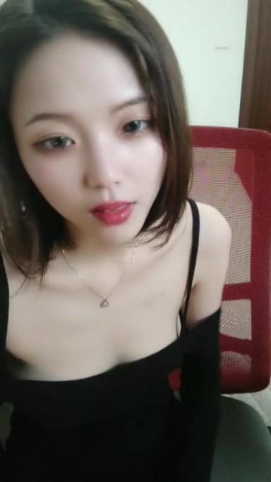 短发御姐直播淫语不断,甜美外表母狗内心,自慰娇喘不断 预览截图 4