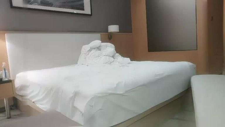 高颜值KTV妹子第二炮,扣弄舔逼上位骑乘大力勐操呻吟娇喘 预览截图 11