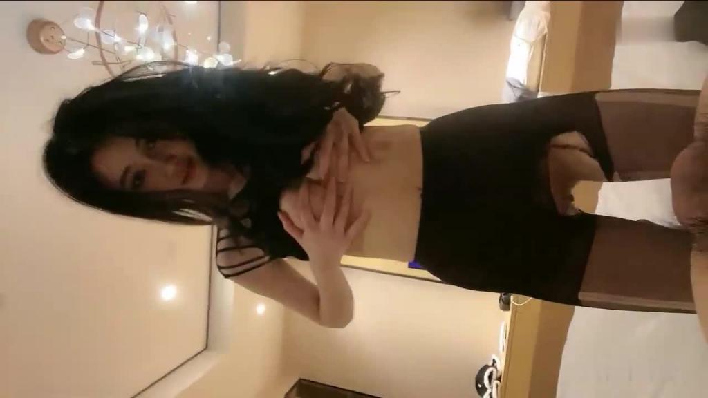 00后小嫩模满分颜值美腿无毛骚逼,却喜欢舔屁眼,被大鸡吧塞满屁眼 预览截图 7