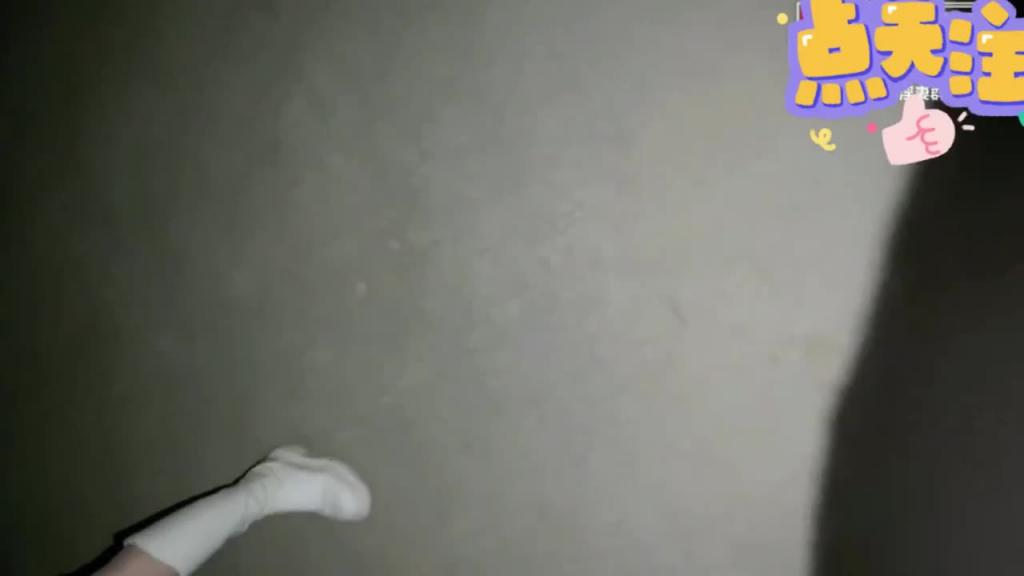 【极度稀缺】户外露出残暴窒息深喉呕吐内射排精,别人的老婆不当人操! 预览截图 5