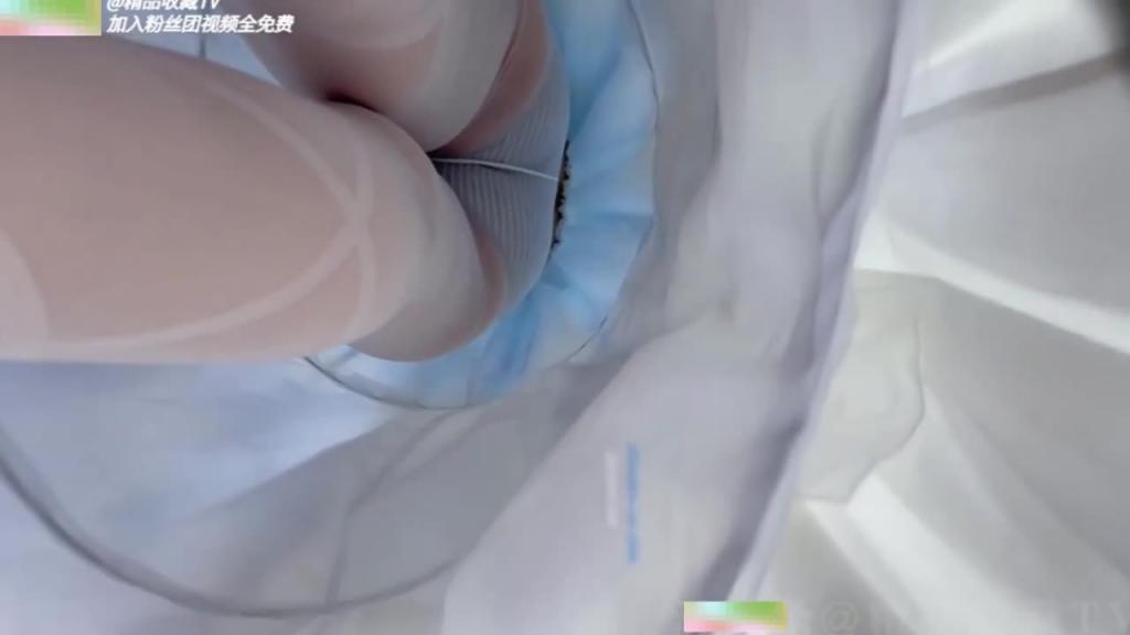 【偷拍泄密】大神校园偷拍毕业典礼学妹裙底风光 预览截图 5