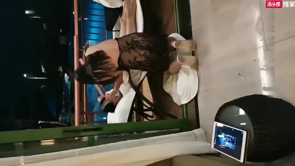 沈阳NTR户外勾引 大奶人妻老公面前勾引路人操逼 预览截图 6