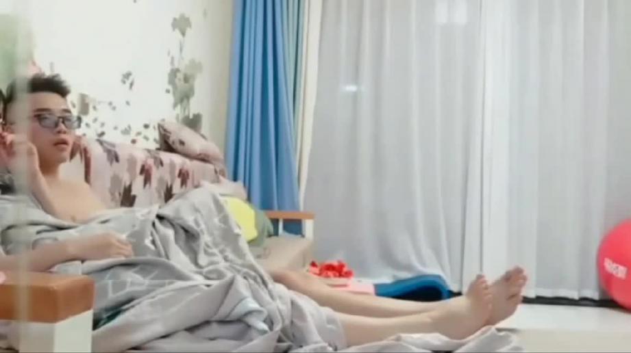 【家庭乱伦系列】禽兽弟弟强上来姐姐 强推硬拉终于拿下了 预览截图 8