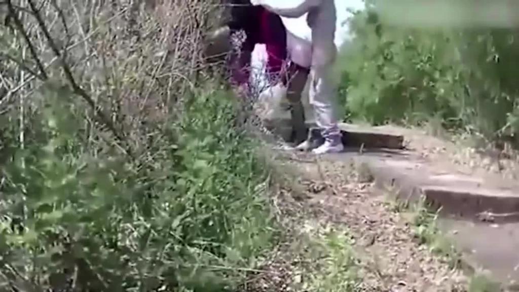 【母子乱伦】历时一月终于说服妈妈跟我野战对白精彩 预览截图 7