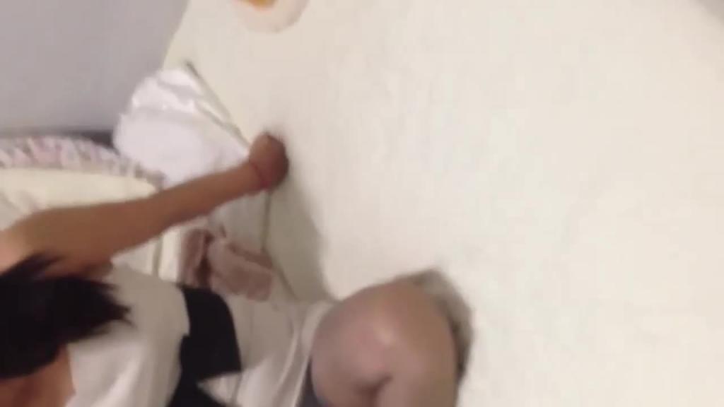 乱伦嫂子让嫂子穿上丝袜一定也要草爽她 预览截图 8