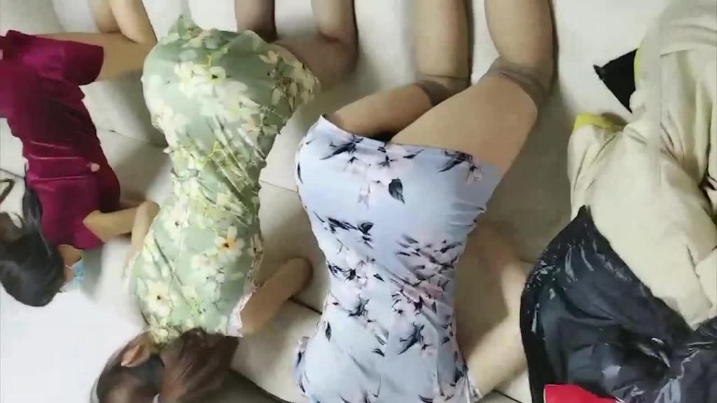 你操我女朋友我操你女朋友的多人换妻淫乱，丝袜旗袍翘臀真诱惑 预览截图 1