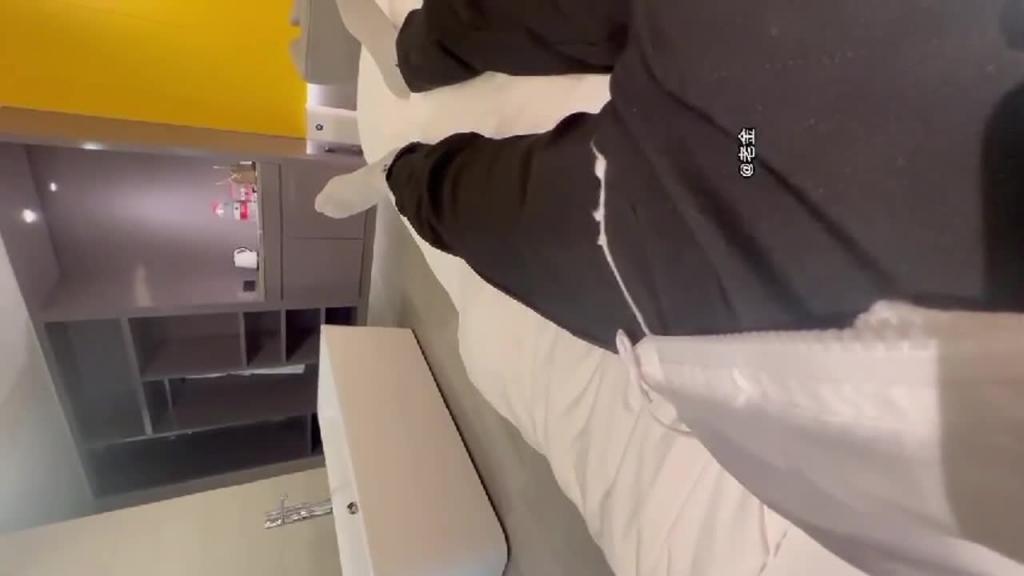 【姐弟乱伦】同父异母姐姐刚出月子回娘家和弟弟乱伦 预览截图 1