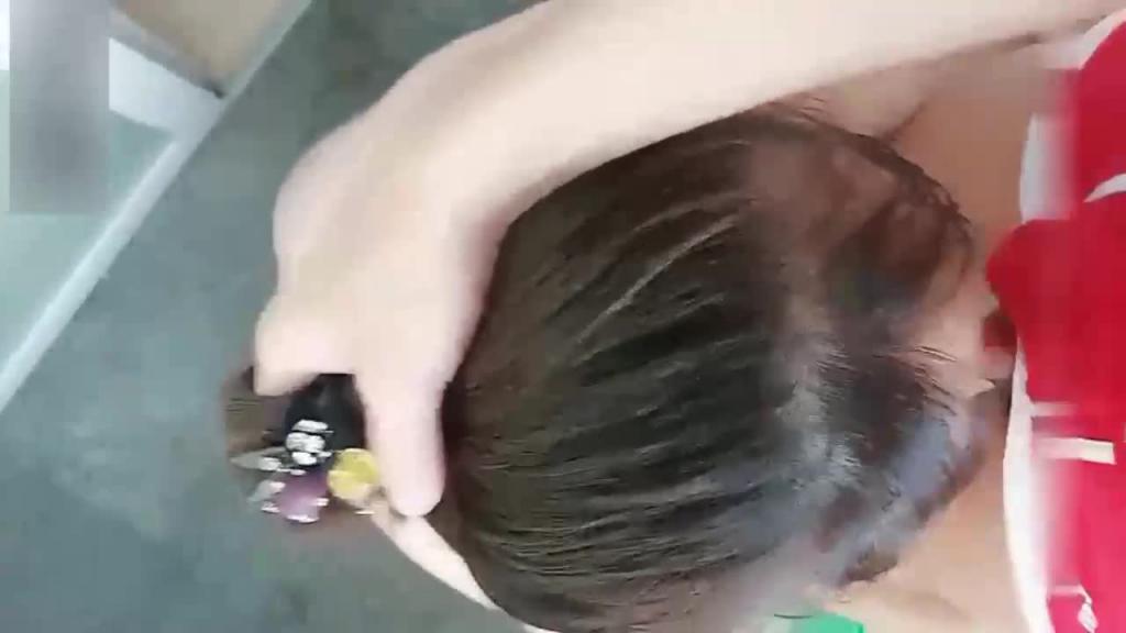 【母子乱伦】后妈做午饭干儿子18抹风油精偷袭强操粉穴后入撞击内射中出 预览截图 1