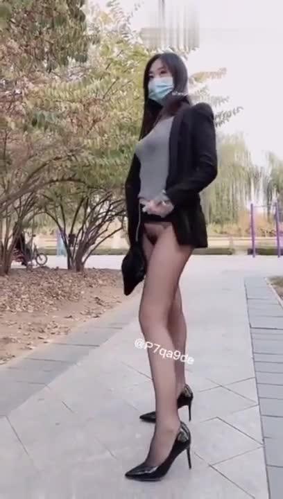 极限挑战露出界天花板狂人推特顶级身材网红御姐9zabc定制公园专玩人前露出 预览截图 11