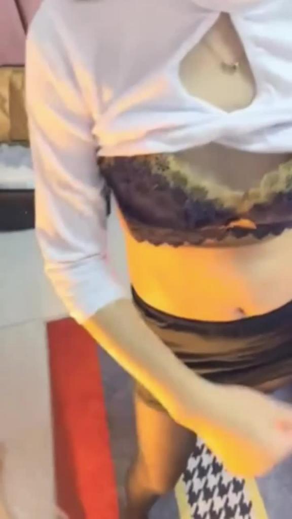 大屌女婿用鸡巴成功拿下丈母娘和老婆两只母狗 预览截图 4