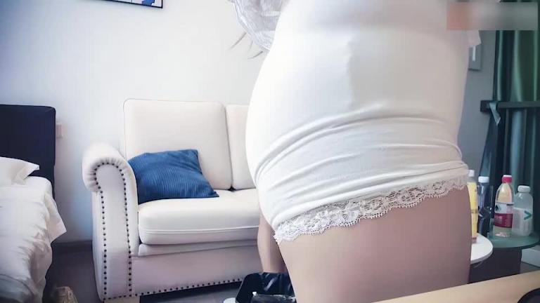 【极品探花】清纯小嫩妹情趣丝袜被胖哥乱搞 预览截图 3