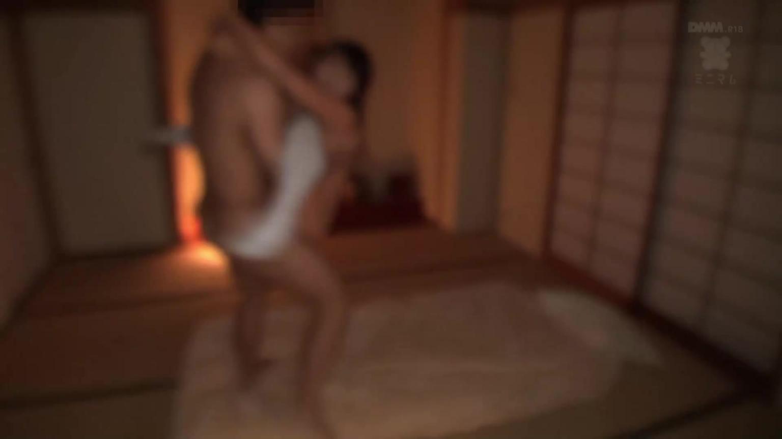 可爱初二美女学生妹,刚从夏威夷回来就被老师强奸破处 预览截图 7