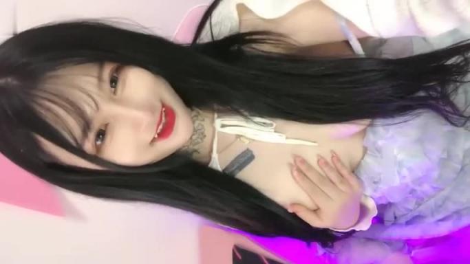 【抖音主播】极品爆乳辣妹 乃爱 户外露出吃鸡口爆 露脸 预览截图 2