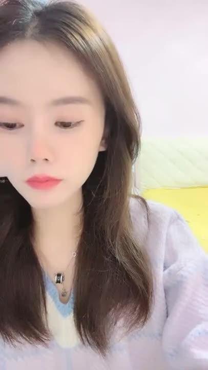 女主播性感开腿玩穴，身长大白腿给你闻香一下～ 预览截图 7