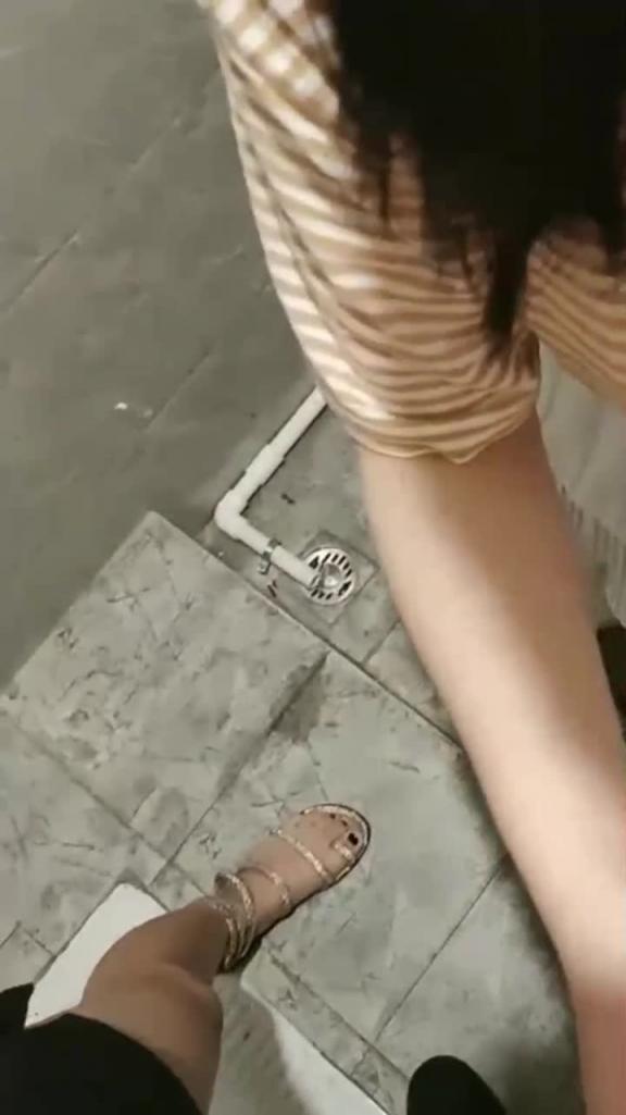 【童颜巨乳】两个萝莉妹子KTV唱歌厕所露奶口交 预览截图 2