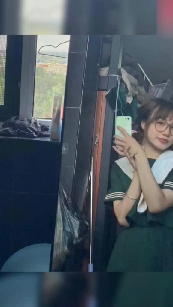 偷情曝光职业学院短发妹子在校期间私生活淫乱性爱私拍泄密 预览截图 1
