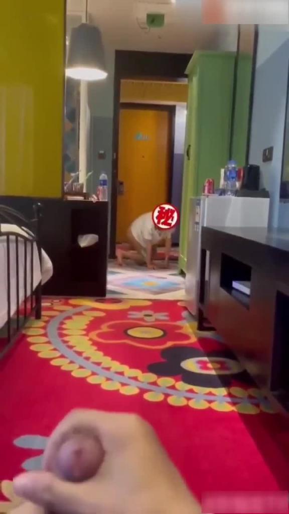 独家 吉林伊春二中李慧宇不雅视频流出爆料 小女孩年纪不大颜值,身材和奶子都是顶级!!! 预览截图 1