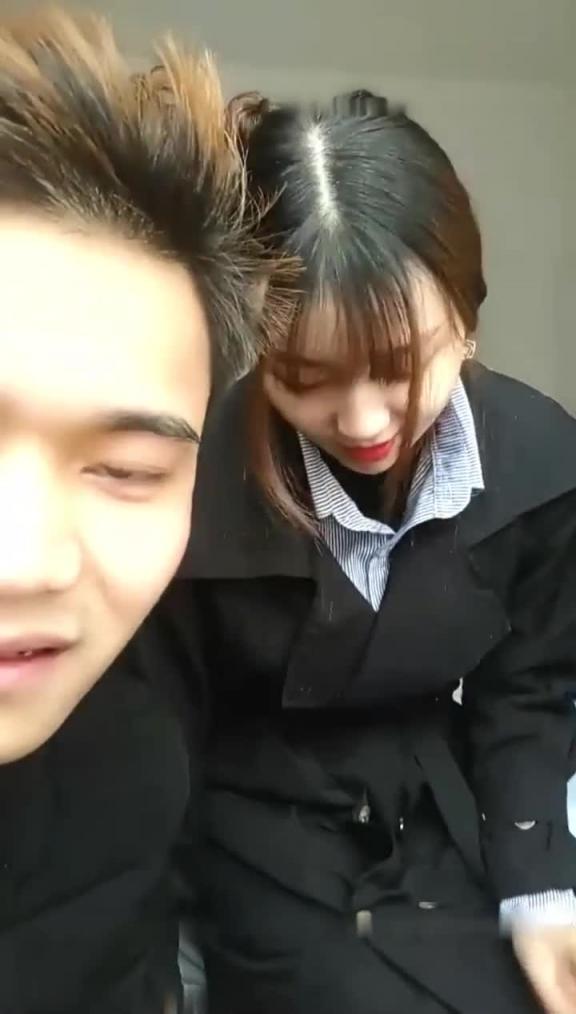 【姐弟乱伦】爸妈出去玩换妻姐弟俩在家里搞乱伦 预览截图 4