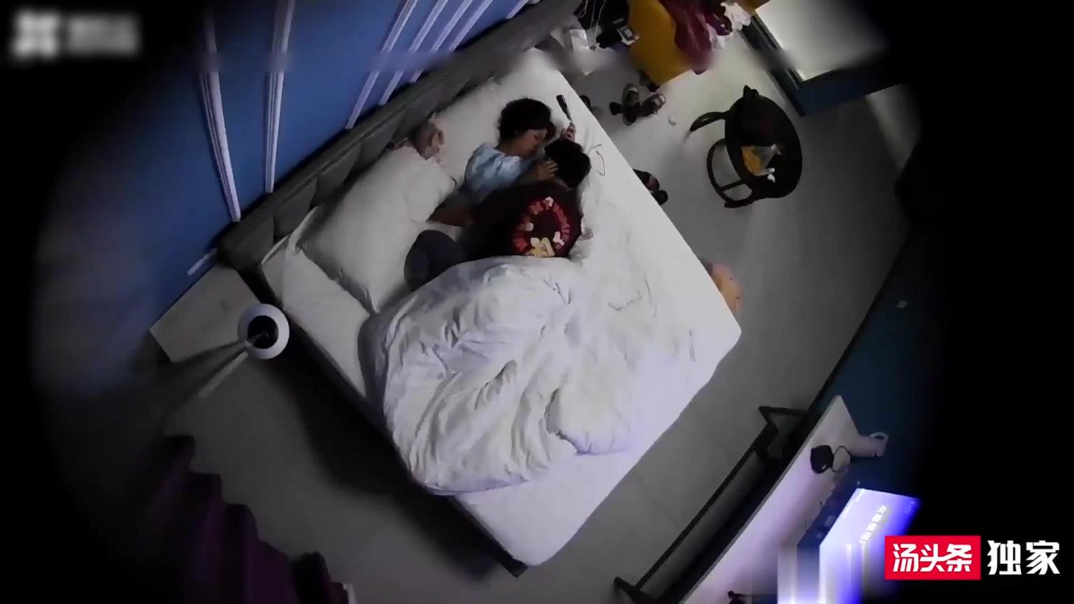 【真实偷拍】上海高三情侣,骗妈妈在闺蜜家睡觉,实际在酒店和男友打炮! 预览截图 3