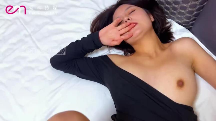 EMS007 粗心的邻居少妇来我家借住一晚 预览截图 9