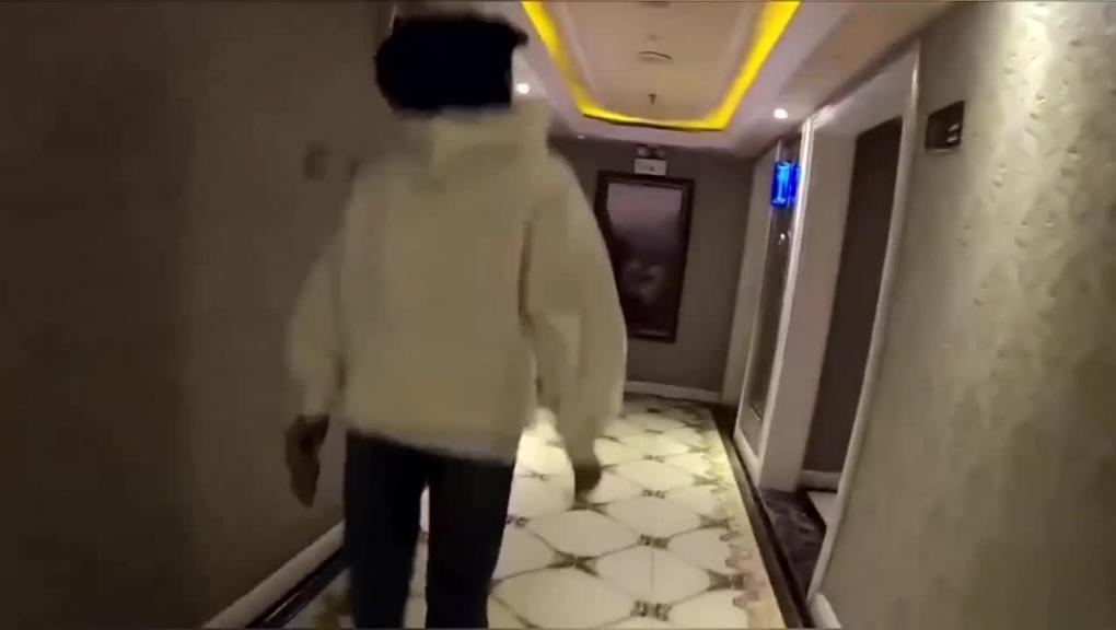 勾搭Pua上海舞蹈系校花全过程!开奔驰接女孩放学到酒店干炮一字马各种高雅姿势 预览截图 12