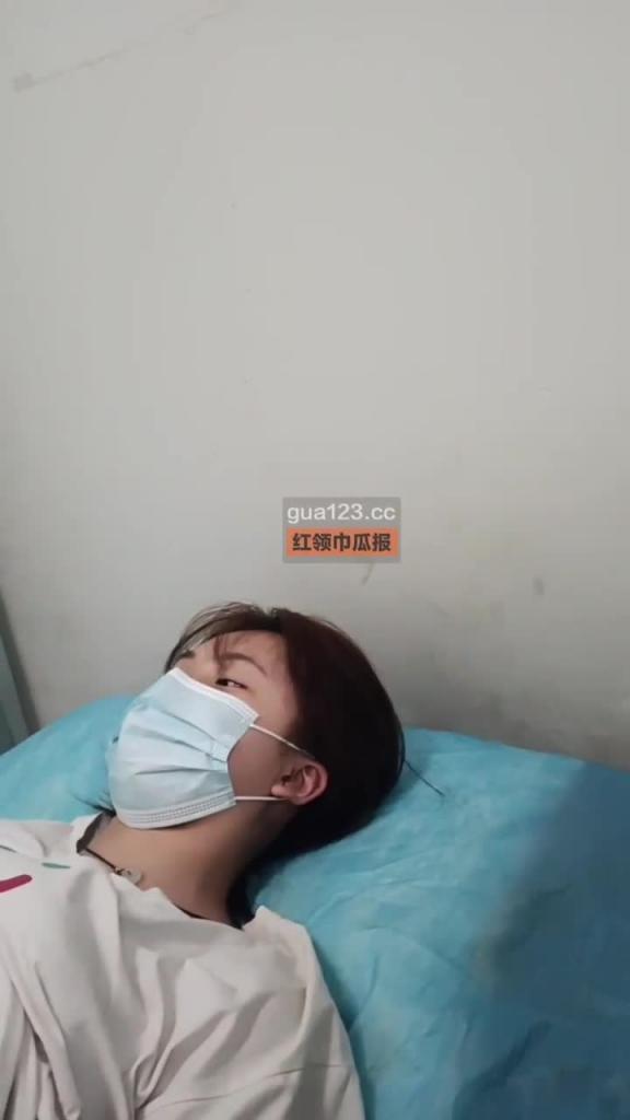 某体检中心变态男医师做心电图并偷拍,多名少女检查视频流出 预览截图 10