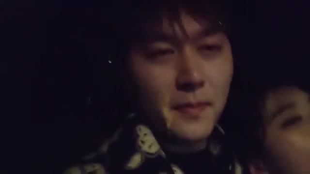 街头约会勾搭-富二代勾搭00后学生妹喝酒几杯百威下肚找个厕所男的不干他还不愿意! 预览截图 6